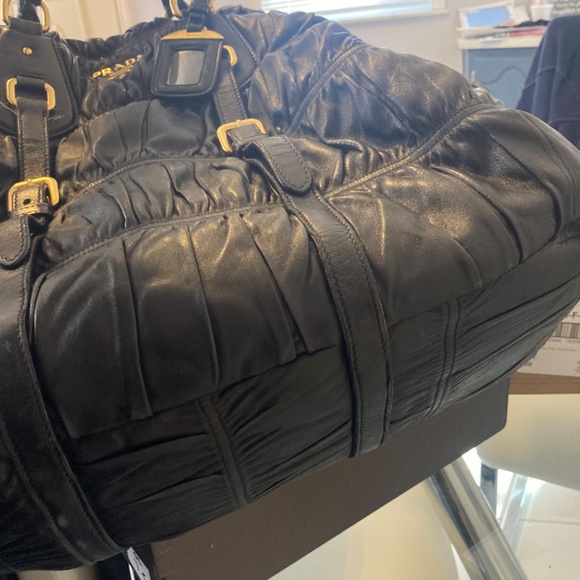 Large leather prada gaufre tote - Picture 3 of 4